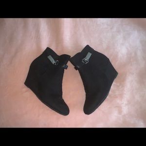 Chinese Laundry Black Victoria Wedges Size 9.5